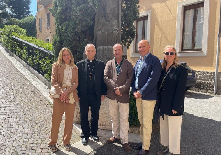 Los dos matrimonios malagueños que estuvieron hace un mes con León XIV y bromearon con que sería el nuevo Papa